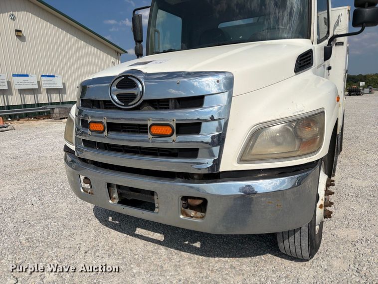image for item DZ4713 2013 Hino 268 bucket truck