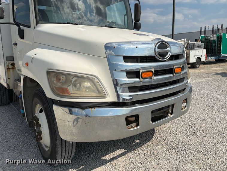 image for item DZ4713 2013 Hino 268 bucket truck
