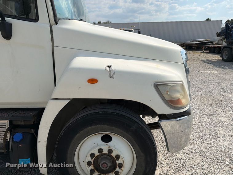 image for item DZ4713 2013 Hino 268 bucket truck
