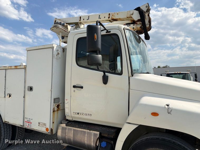 image for item DZ4713 2013 Hino 268 bucket truck