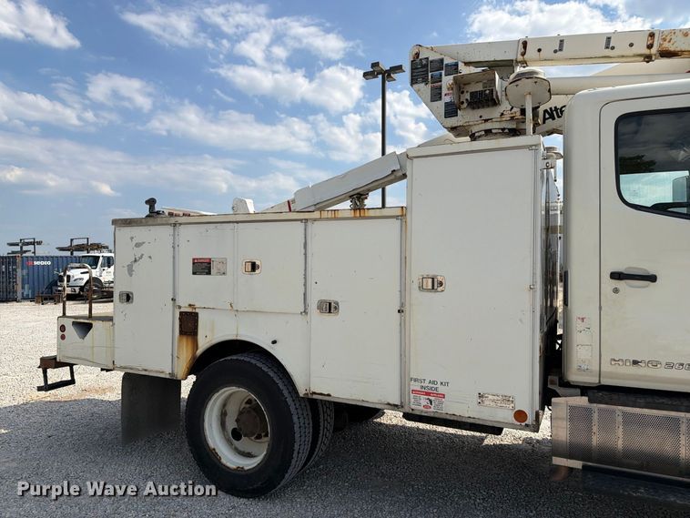 image for item DZ4713 2013 Hino 268 bucket truck