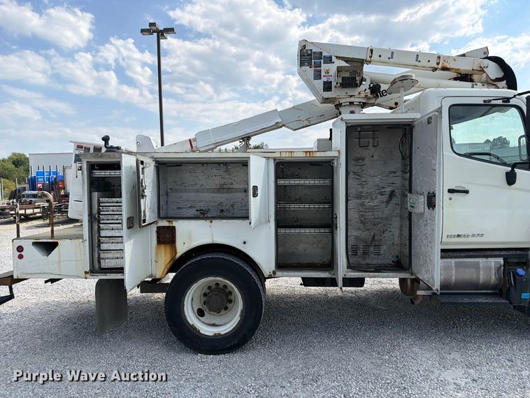 image for item DZ4713 2013 Hino 268 bucket truck