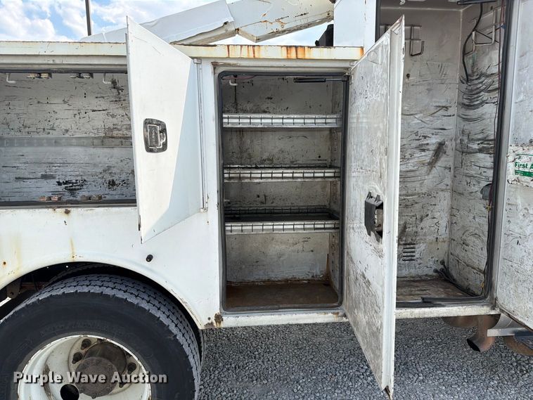 image for item DZ4713 2013 Hino 268 bucket truck