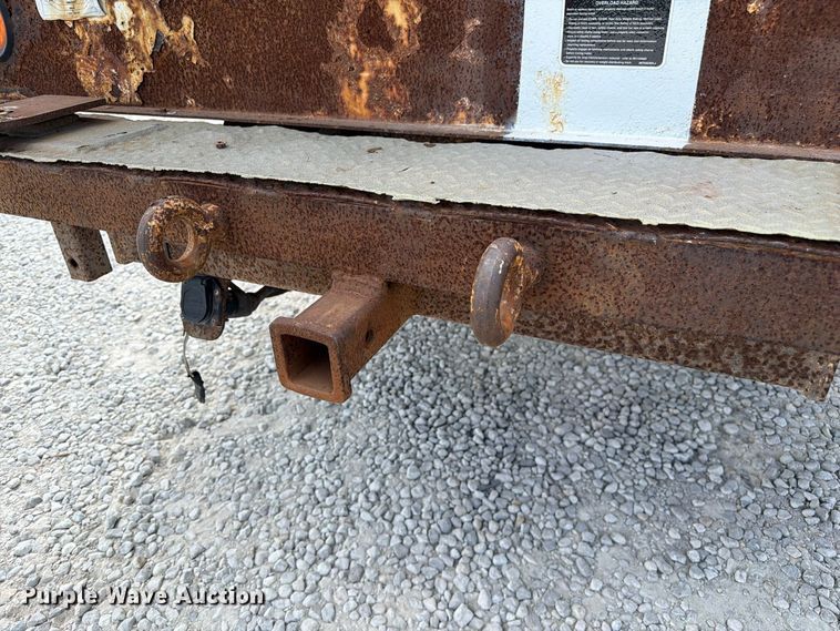 image for item DZ4713 2013 Hino 268 bucket truck