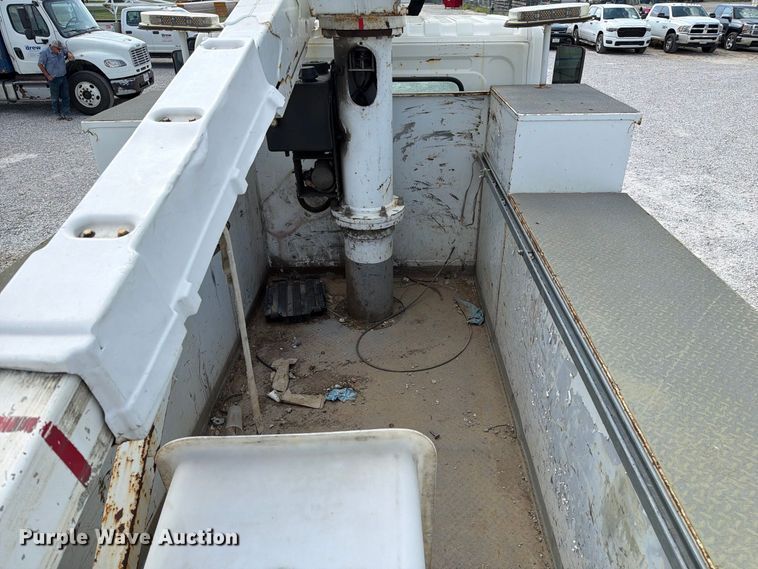 image for item DZ4713 2013 Hino 268 bucket truck