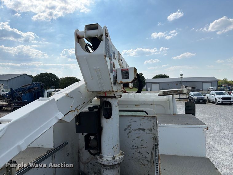 image for item DZ4713 2013 Hino 268 bucket truck
