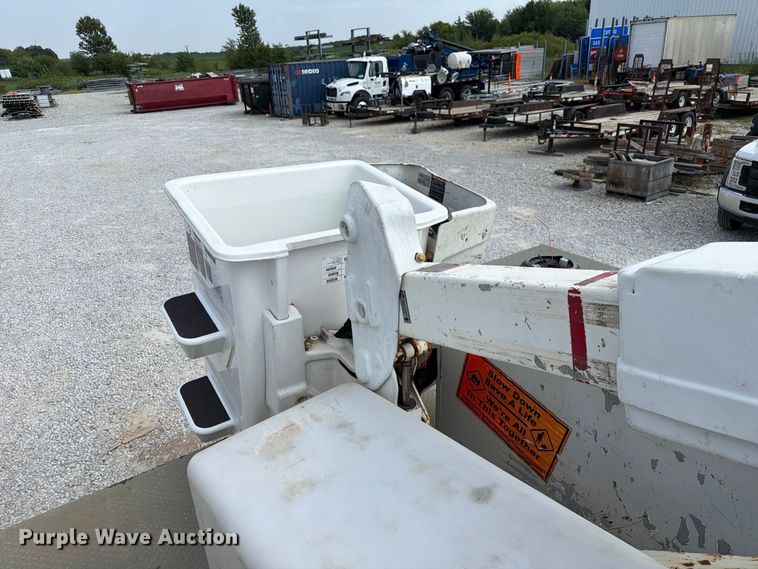 image for item DZ4713 2013 Hino 268 bucket truck