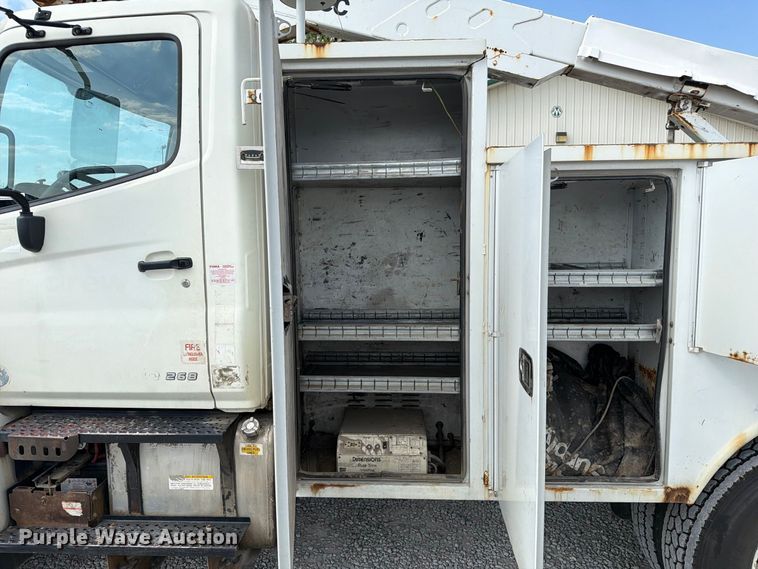 image for item DZ4713 2013 Hino 268 bucket truck