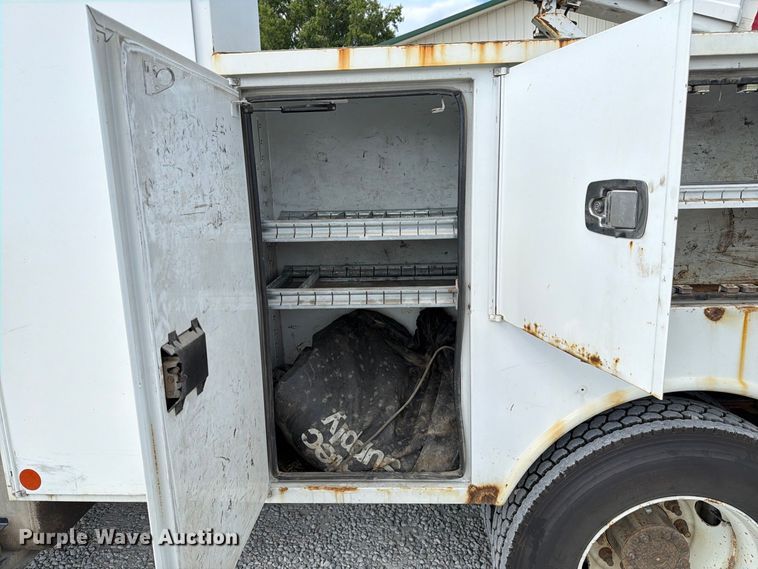 image for item DZ4713 2013 Hino 268 bucket truck