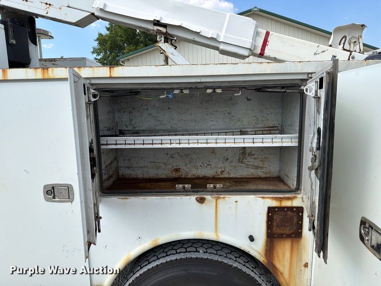 image for item DZ4713 2013 Hino 268 bucket truck