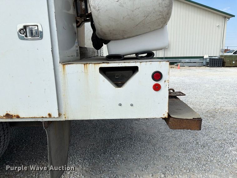 image for item DZ4713 2013 Hino 268 bucket truck