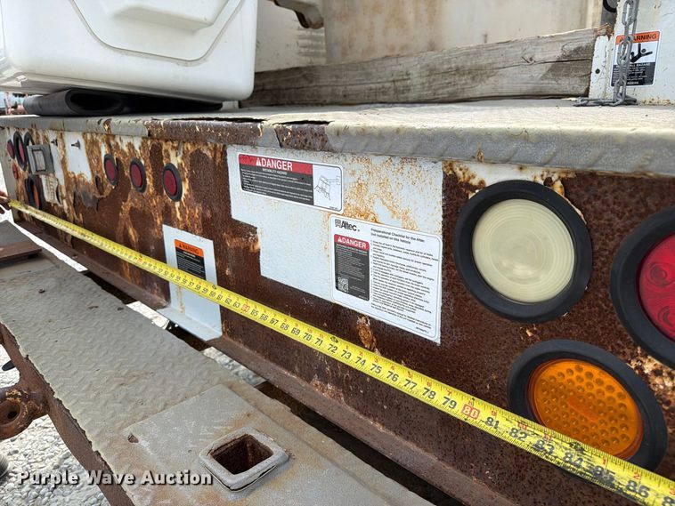 image for item DZ4713 2013 Hino 268 bucket truck