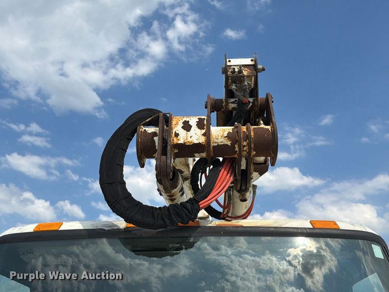 image for item DZ4713 2013 Hino 268 bucket truck