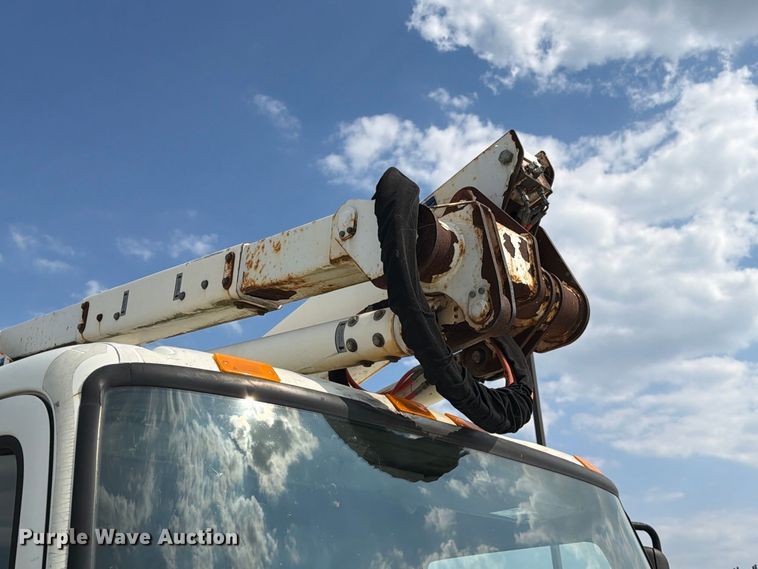 image for item DZ4713 2013 Hino 268 bucket truck