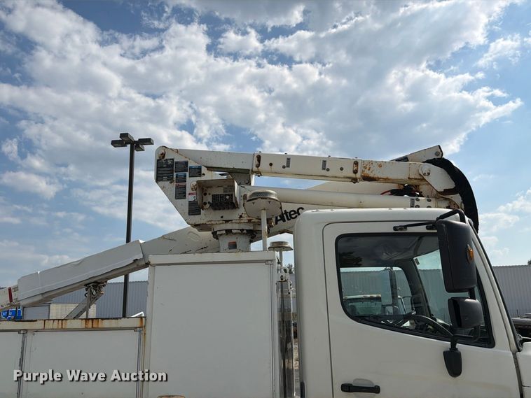 image for item DZ4713 2013 Hino 268 bucket truck