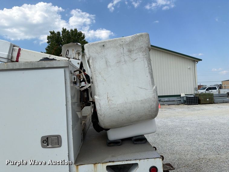 image for item DZ4713 2013 Hino 268 bucket truck