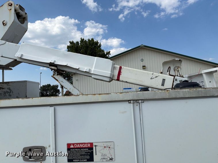 image for item DZ4713 2013 Hino 268 bucket truck
