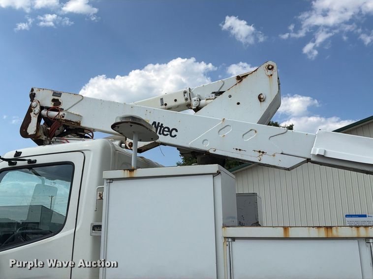 image for item DZ4713 2013 Hino 268 bucket truck