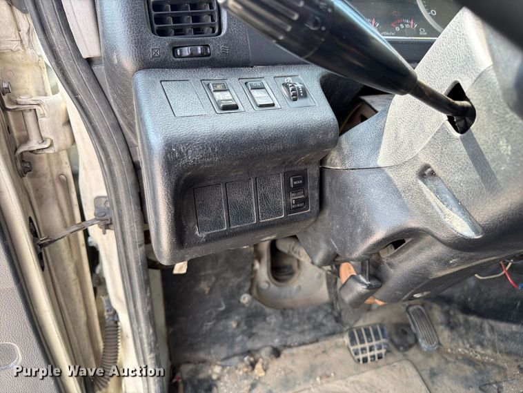 image for item DZ4713 2013 Hino 268 bucket truck