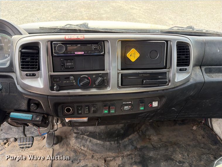 image for item DZ4713 2013 Hino 268 bucket truck