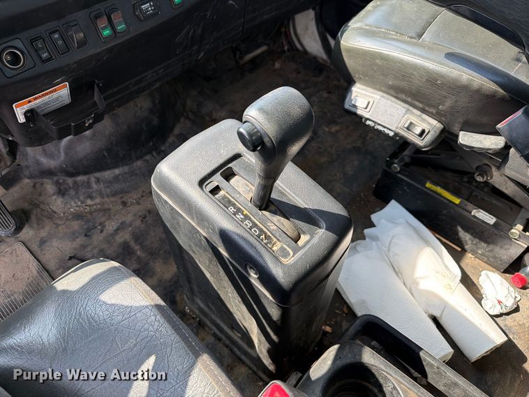 image for item DZ4713 2013 Hino 268 bucket truck