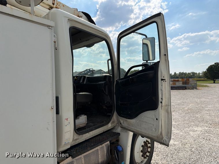 image for item DZ4713 2013 Hino 268 bucket truck