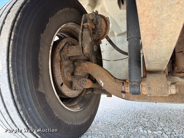 image for item DZ4713 2013 Hino 268 bucket truck