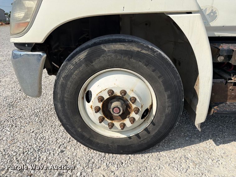 image for item DZ4713 2013 Hino 268 bucket truck