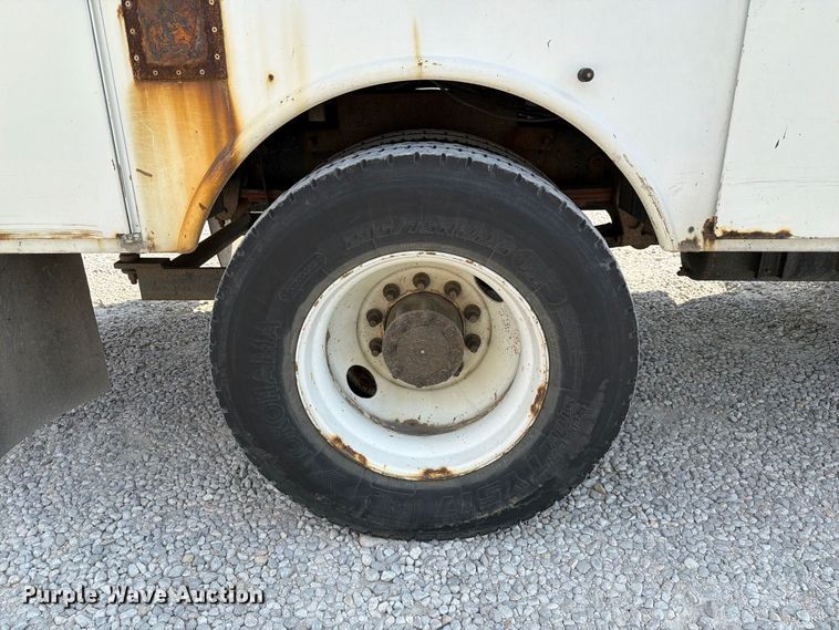 image for item DZ4713 2013 Hino 268 bucket truck