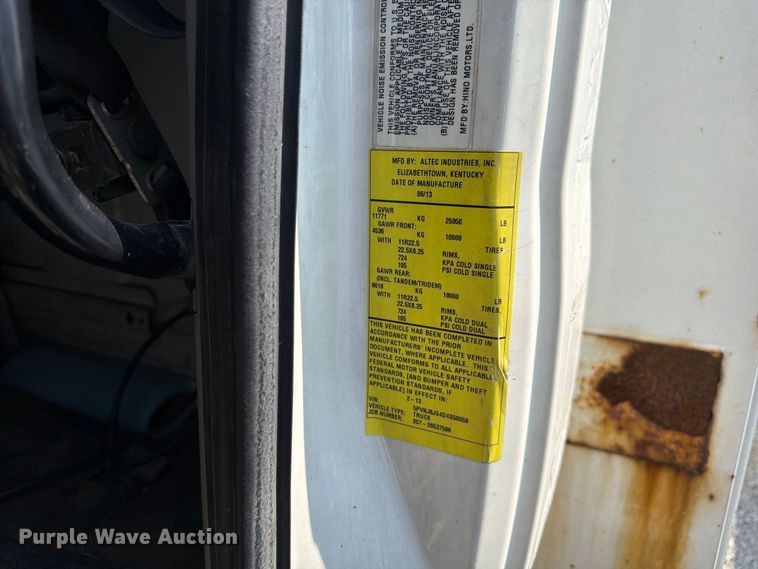 image for item DZ4713 2013 Hino 268 bucket truck