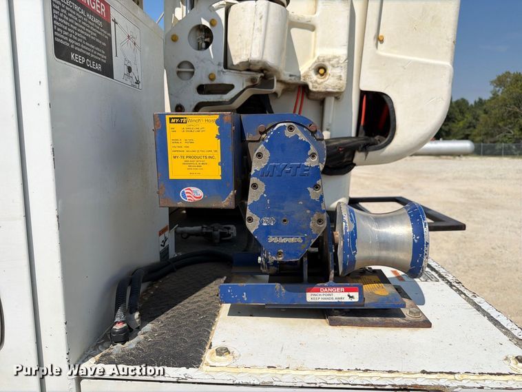 image for item DZ4754 2015 Ford F550 Super Duty XL bucket truck
