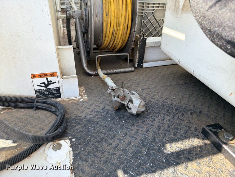 image for item DZ4754 2015 Ford F550 Super Duty XL bucket truck