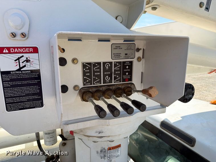 image for item DZ4754 2015 Ford F550 Super Duty XL bucket truck