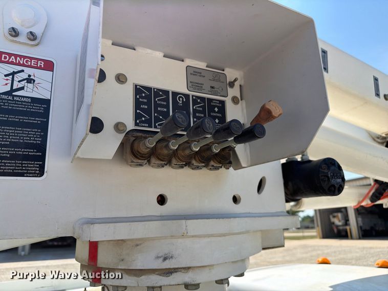 image for item DZ4754 2015 Ford F550 Super Duty XL bucket truck