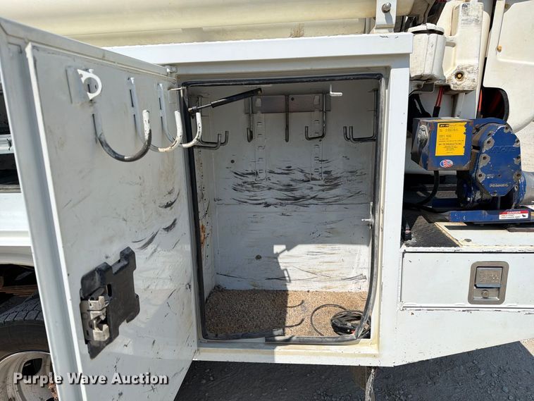 image for item DZ4754 2015 Ford F550 Super Duty XL bucket truck
