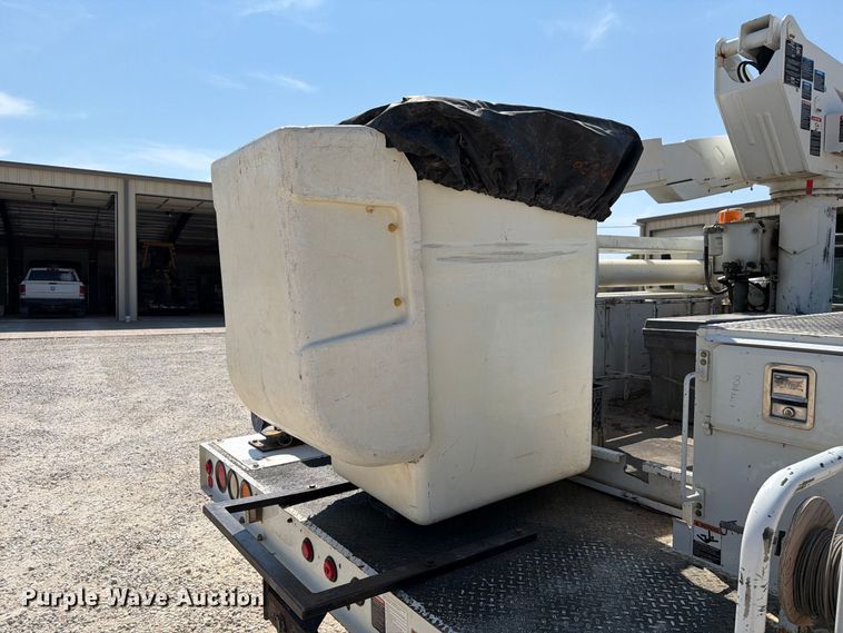 image for item DZ4754 2015 Ford F550 Super Duty XL bucket truck