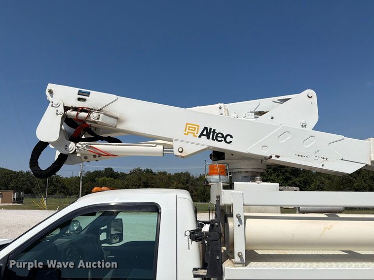 image for item DZ4754 2015 Ford F550 Super Duty XL bucket truck