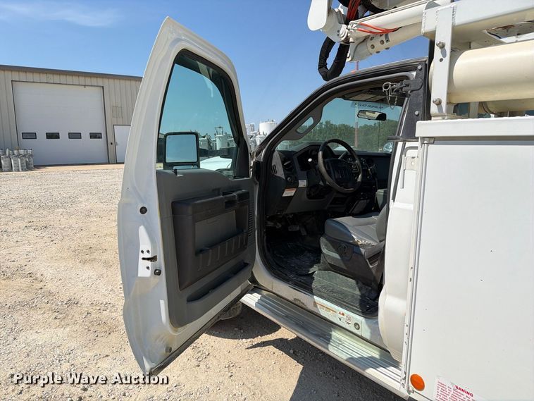 image for item DZ4754 2015 Ford F550 Super Duty XL bucket truck