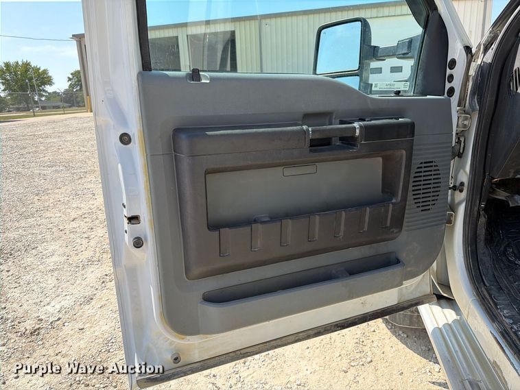 image for item DZ4754 2015 Ford F550 Super Duty XL bucket truck