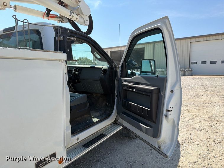 image for item DZ4754 2015 Ford F550 Super Duty XL bucket truck