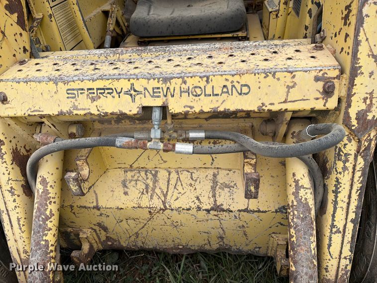 image for item DZ4760 1982 New Holland L-445 skid steer loader