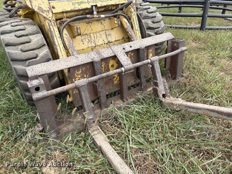image for item DZ4760 1982 New Holland L-445 skid steer loader