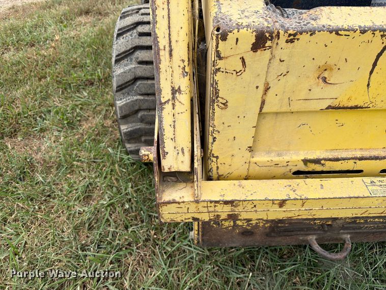 image for item DZ4760 1982 New Holland L-445 skid steer loader