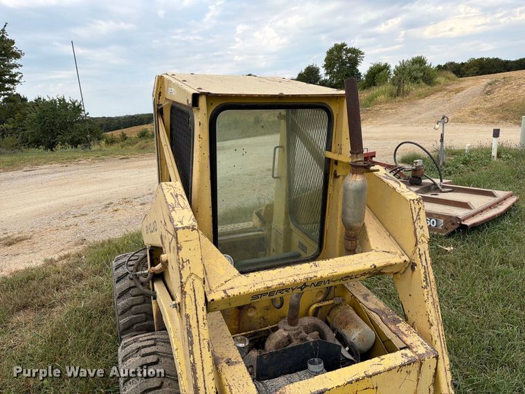 image for item DZ4760 1982 New Holland L-445 skid steer loader