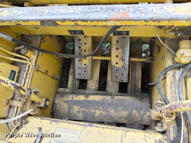 image for item DZ4760 1982 New Holland L-445 skid steer loader