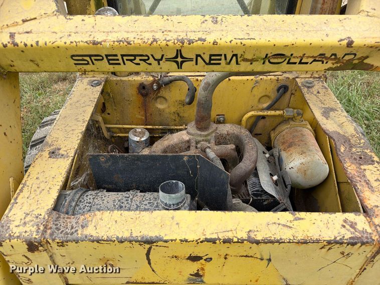image for item DZ4760 1982 New Holland L-445 skid steer loader