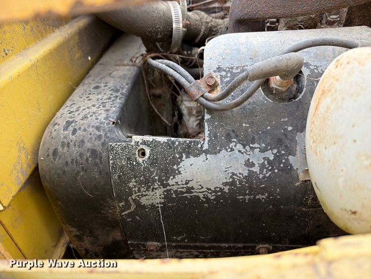 image for item DZ4760 1982 New Holland L-445 skid steer loader