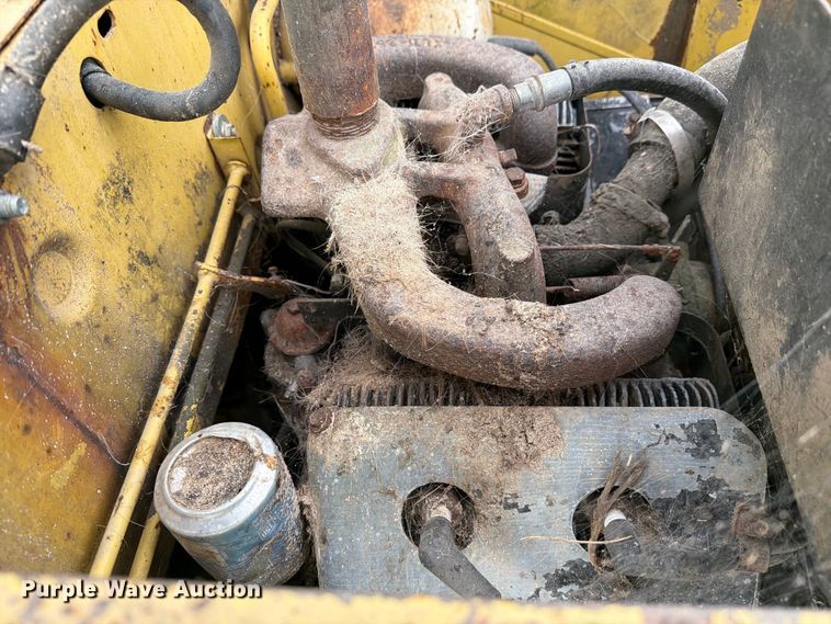 image for item DZ4760 1982 New Holland L-445 skid steer loader