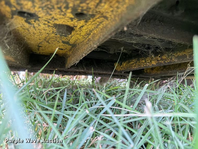 image for item DZ4760 1982 New Holland L-445 skid steer loader