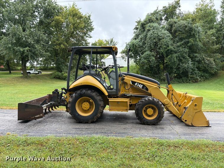 image for item DZ4782 2008 Caterpillar 414E IL landscape tractor